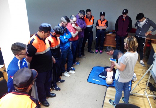 15 novos voluntarios e voluntarias participan no curso básico de Protección Civil impartido en Ordes